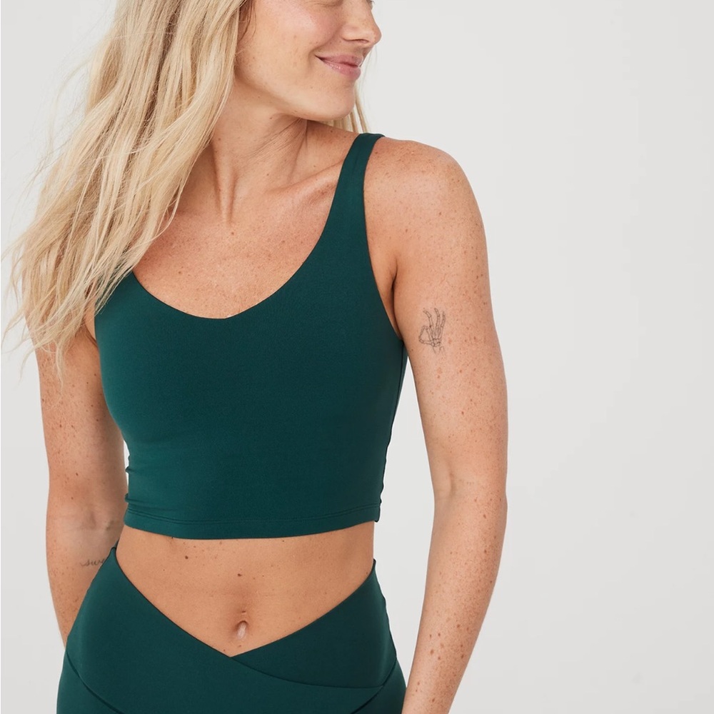 OFFLINE Aerie Real Me Low Key Longline Sports Bra - FOREST GREEN. Size Medium